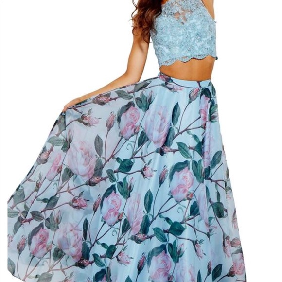 Prom dress up for grabs - Picture 1 of 4